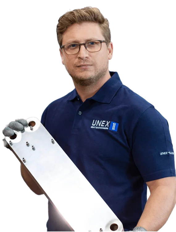 HEXCHANGE-medewerker met een platenwarmtewisselaar