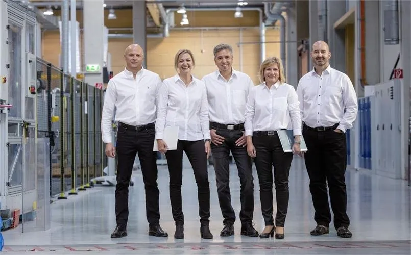 Het team van HEXCHANGE in de fabriek
